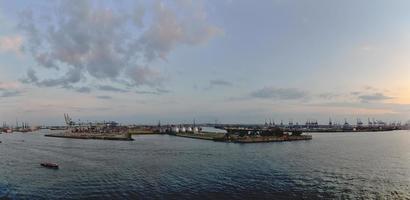 panorama du port de hambourg photo