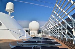 pont supérieur sur un bateau de croisière photo