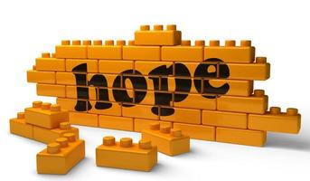 mot d'espoir sur le mur de briques jaunes photo