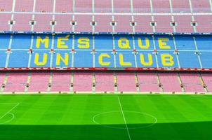 Barcelone, Espagne, 14 mars 2019, le Camp Nou est le stade du club de football de Barcelone, le plus grand stade d'Espagne. vue aérienne de dessus des peuplements de tribunes et du champ d'herbe verte. photo