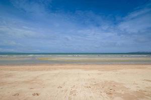 plage de sable de mer à pattaya en thaïlande. photo