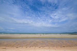 plage de sable de mer à pattaya en thaïlande. photo