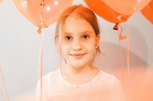 enfant ballons anniversaire maison photo