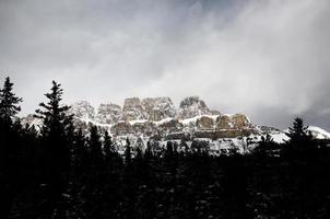 montagnes rocheuses en hiver photo