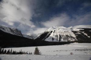 montagnes rocheuses en hiver photo