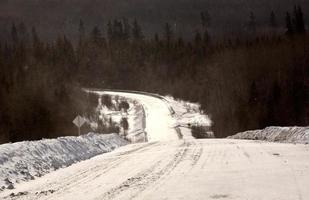 route forestière en hiver photo