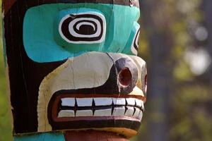 totem dans le parc saint vital à winnipeg photo