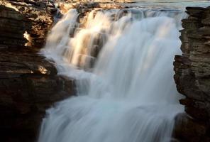 Athabasca Falls dans le parc national de Jasper photo