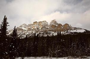 montagnes rocheuses en hiver photo