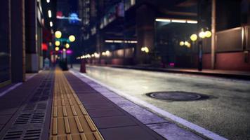 scène nocturne de la ville du japon avec des néons photo