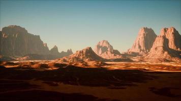 buttes du désert avec un ciel bleu dans l'utah photo