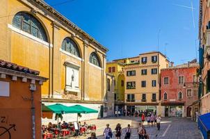 Venise, Italie, 13 septembre 2019, place campo san cassiano avec église catholique chiesa di san cassiano photo