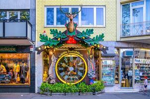 wiesbaden, allemagne, 24 août 2019 kuckucksuhr est la plus grande horloge à coucou du monde à wiesbaden photo