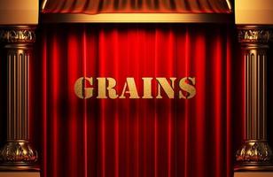 mot d'or de grains sur le rideau rouge photo