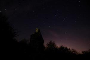 beaucoup d'étoiles et vieux château photo