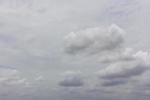 ciel bleu avec fond de nuages photo