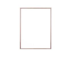 maquette de cadre en or rose sur fond blanc. 3x4 vertical, rendu 3d portrait photo