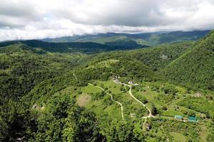 nouvel athos. abkhazie. vue sur la montagne. photo