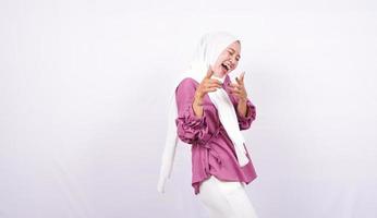 belles femmes hijab nommer avant isolé fond blanc photo