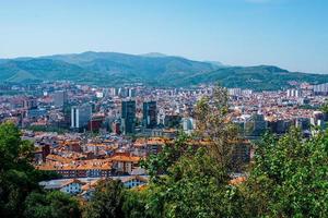 paysage urbain de la ville de bilbao, destination de voyage en espagne photo