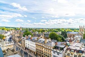 Oxford, Royaume-Uni - 29 août 2019 - high angle view of high street d'oxford photo