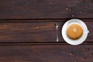 vue de dessus des plats de café sur la tasse photo