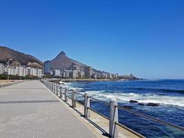 promenade de la plage de sea point au cap en afrique du sud. photo