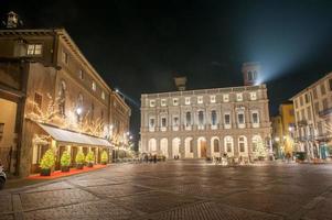 ville haute de bergame la nuit photo