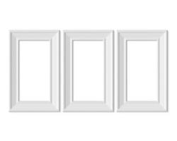 set 3 maquette de cadre photo portrait vertical 1x2. papier réaliste, blanc en bois ou en plastique blanc. modèle de maquette de cadre d'affiche isolé sur fond blanc. rendu 3D.
