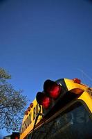 Autobus scolaire stationné à Crane Valley en Saskatchewan photo