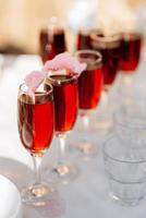 verres de mariage pour le vin et le champagne photo