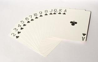 cartes à jouer un ensemble de clubs. photo