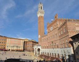 piazza del campo à sienne photo