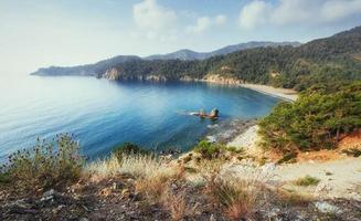 vue panoramique sur la côte de la mer. monde de la beauté Turquie photo