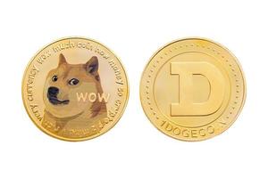 dogecoin doge isolé sur fond blanc avec un tracé de détourage photo