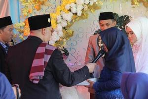 Cianjur Regency, West Java, Indonésie le 12 juin 2021, la culture des offrandes en mariage. culture du mariage des musulmans d'indonésie photo