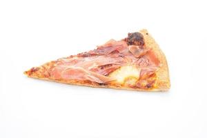 pizza au prosciutto ou pizza au jambon de parme sur fond blanc photo