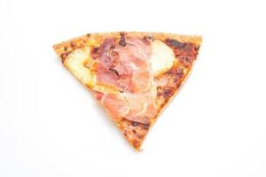 pizza au prosciutto ou pizza au jambon de parme sur fond blanc photo