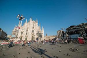 milan italie 27 mai 2015 piazza duomo à milan avec scène en construction pour spectacle musical photo