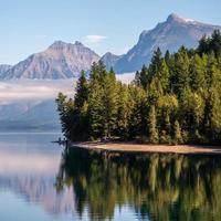 vue sur le lac mcdonald au montana photo