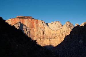 le temple de l'ouest dans le parc national de zion photo