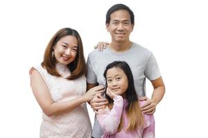 femme de famille asiatique et un homme avec une petite femme junior souriante et amusante isolée sur fond blanc photo