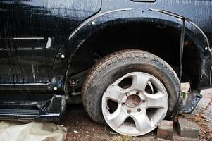 voiture après accident. avant d'un véhicule après un accident de voiture photo