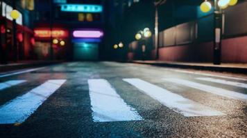 scène nocturne de la ville du japon avec des néons photo