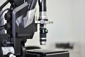 microscope pour la recherche et le développement dans les laboratoires d'usines industrielles photo