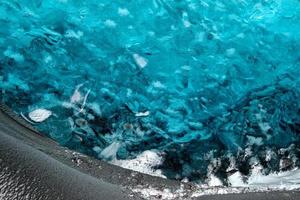 grotte de glace cristalline près de jokulsarlon photo