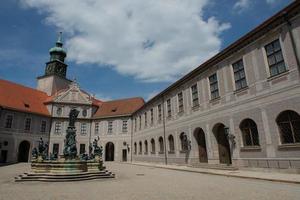 munich allemagne 2020 la neu entourée de douves en eau, accessible uniquement par un pont fortifié photo