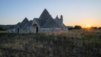 Vieux trullo près de montalbano puglia italie photo