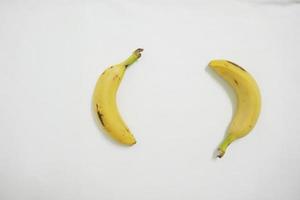 Deux bananes de l'île des Canaries sur fond blanc photo