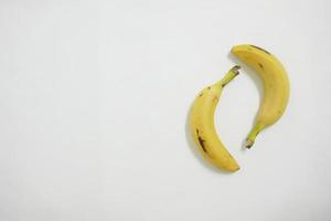 Deux bananes de l'île des Canaries sur fond blanc photo